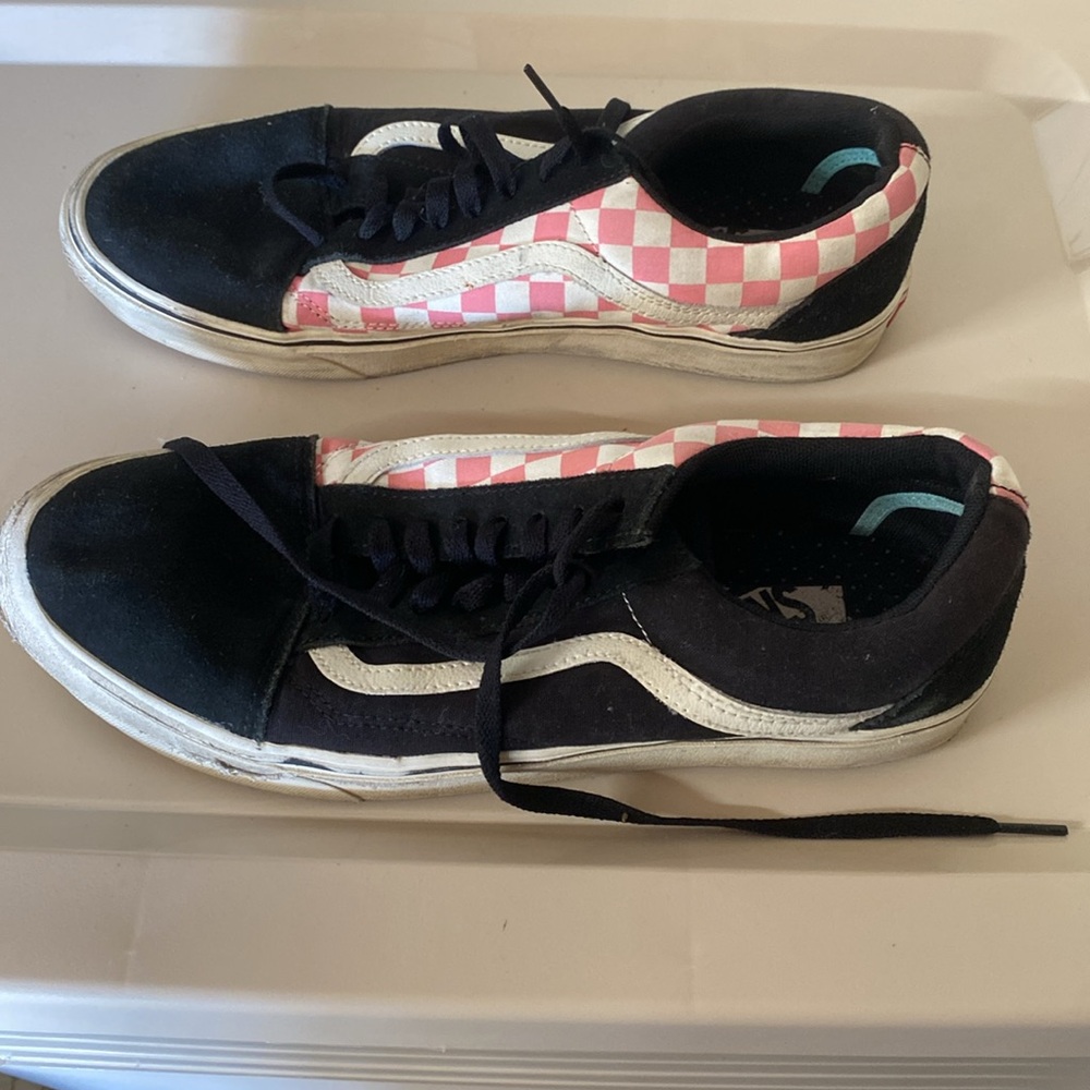 Vans - Picture 2 of 8
